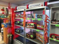 Astronautendummy's op stellingkast.JPG