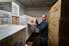 stefan-schoppers-in-de-bunker-in-holten-toen-hij-nog-vuurwerk-mocht-verkopen kopie.jpg